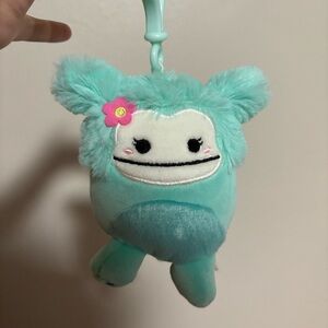 Joelle the Bigfoot with Flower Squishmallow Clip 3.5” NWT